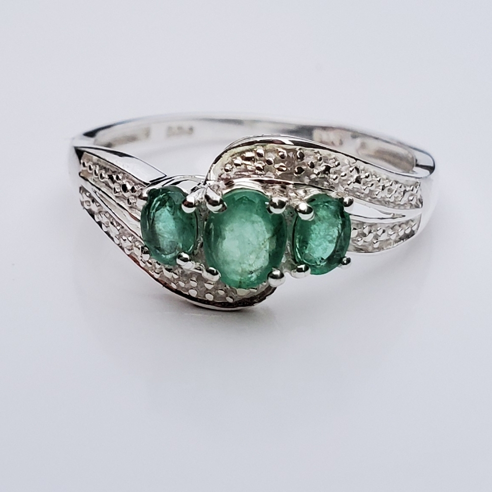 NWOT  Kagem Emerald Ring